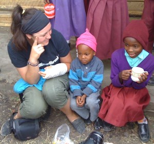 Lindsay sitting down to talk with students and kids from Uswahilini.