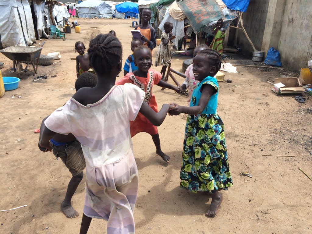 Anyuak and Murle children playing at Mahad.